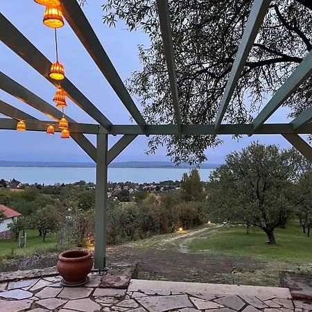 Panorama House Fueloep-hegy *